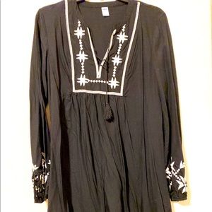 Old Navy, black to the knee hippy dress.